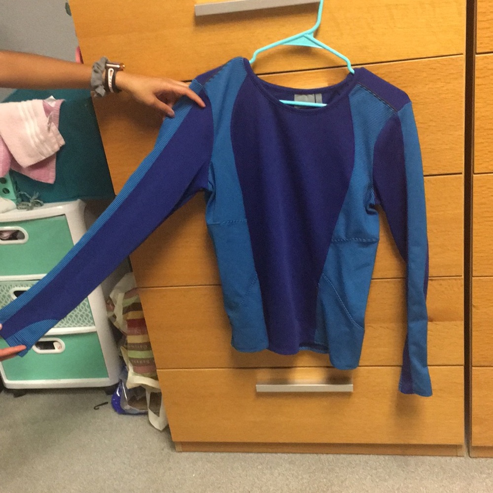 Athleta long sleeve workout shirt